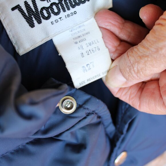 Woolrich Down Nylon Quilted Youth Vest Navy Blue Small Snaps Pockets High & Low - Picture 3 of 7